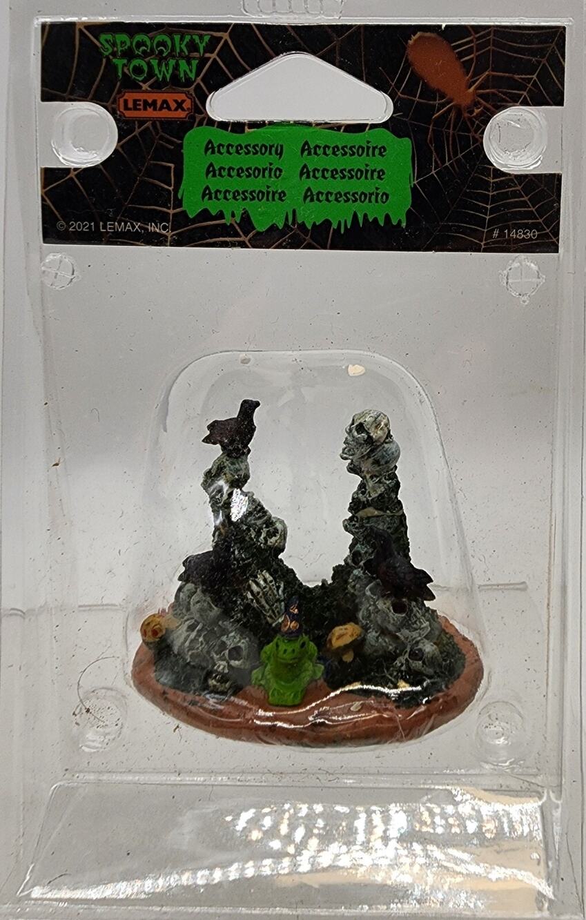 Lemax SKULL CAIRNS # 14830 Halloween Spooky Town Village Accessory 2021 New